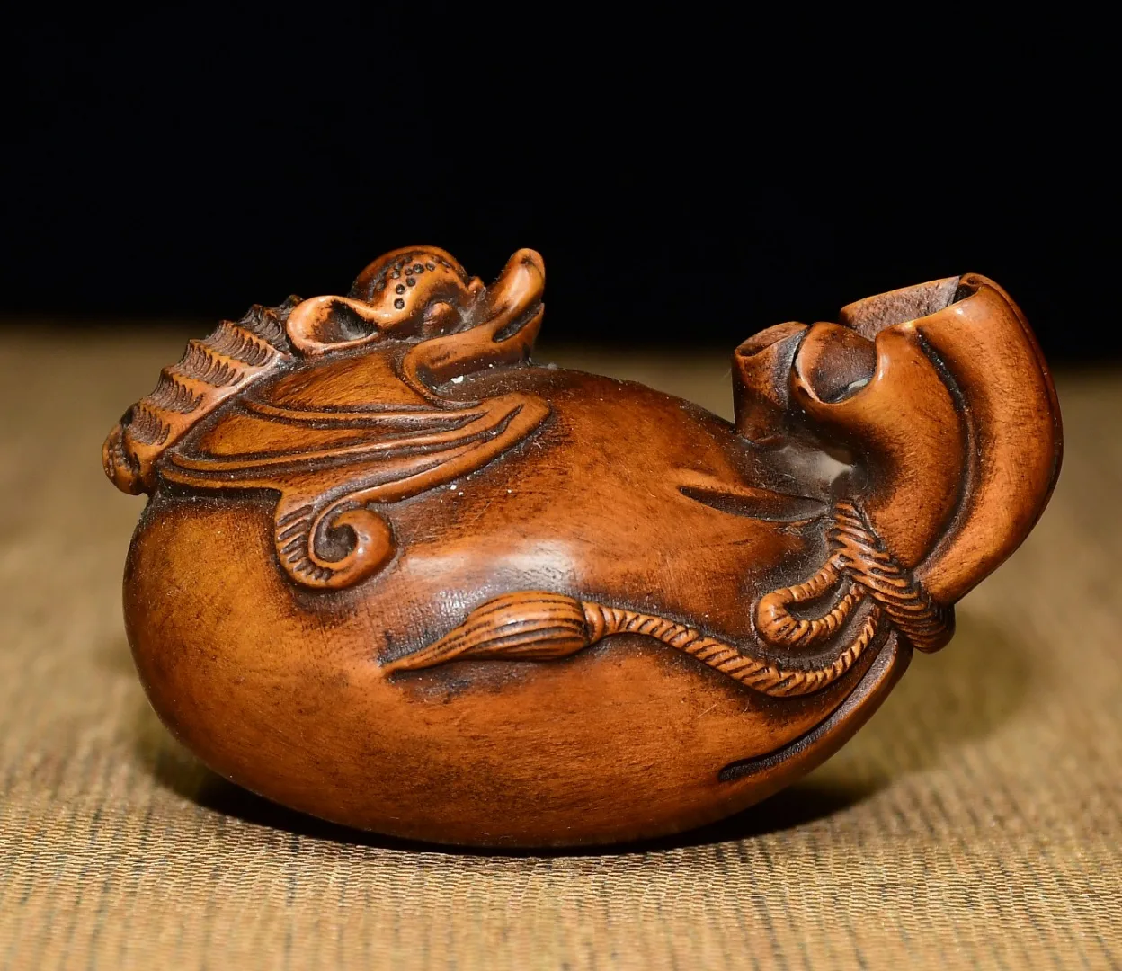 

3"Tibetan Temple Collection Old Boxwood Golden Toad Statue Golden bag shaped pot Teapot kettle Handheld pot Ornaments