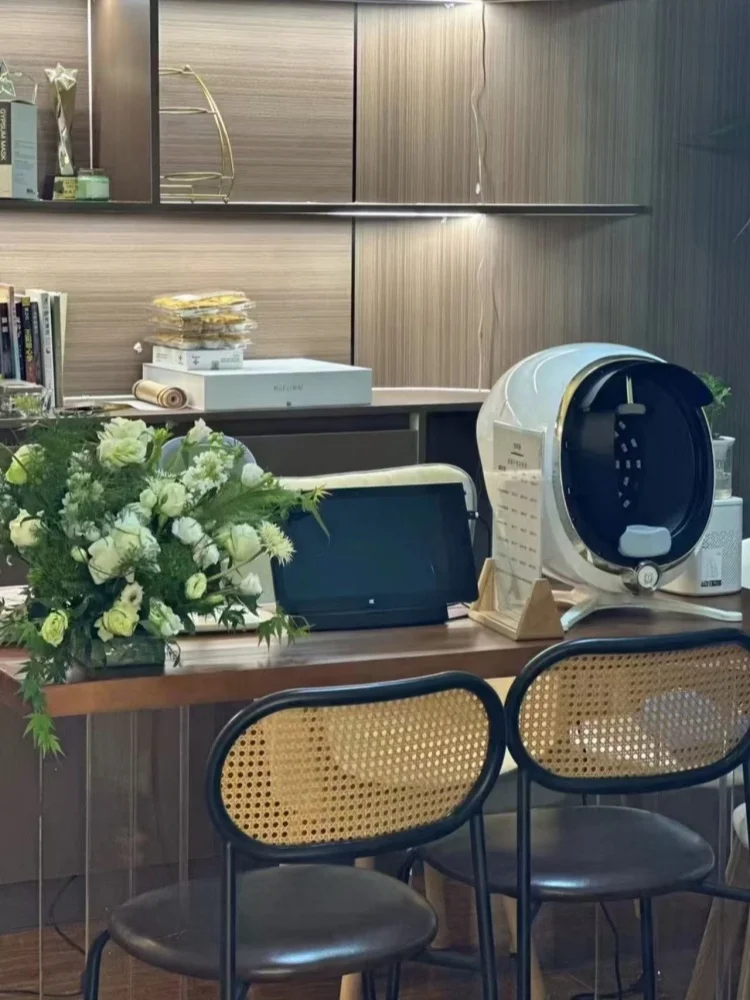 

SLyric 3D Skin Diagnosis System 36 Million Pixels Facial Analysis Machine Skin Moisture Detection Analyzer Salon Use Device