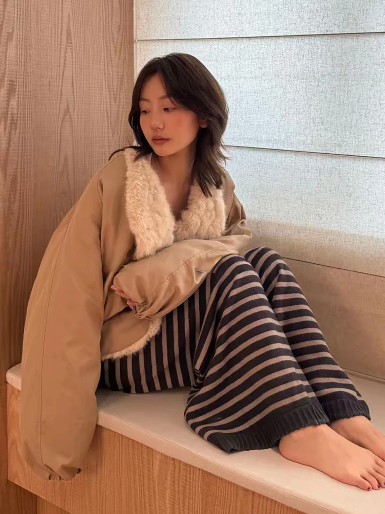 2025 New double-sided fur coat for women, short eco-friendly little Lake sheep and European mink fur, laid-back style, loose fur