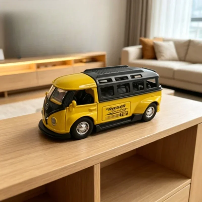 1:36 Retro Bus Alloy Car Model, Pull Back Diecast Simulation Vehicle, Openable Doors & Removable Compartments, Hobby Collectible