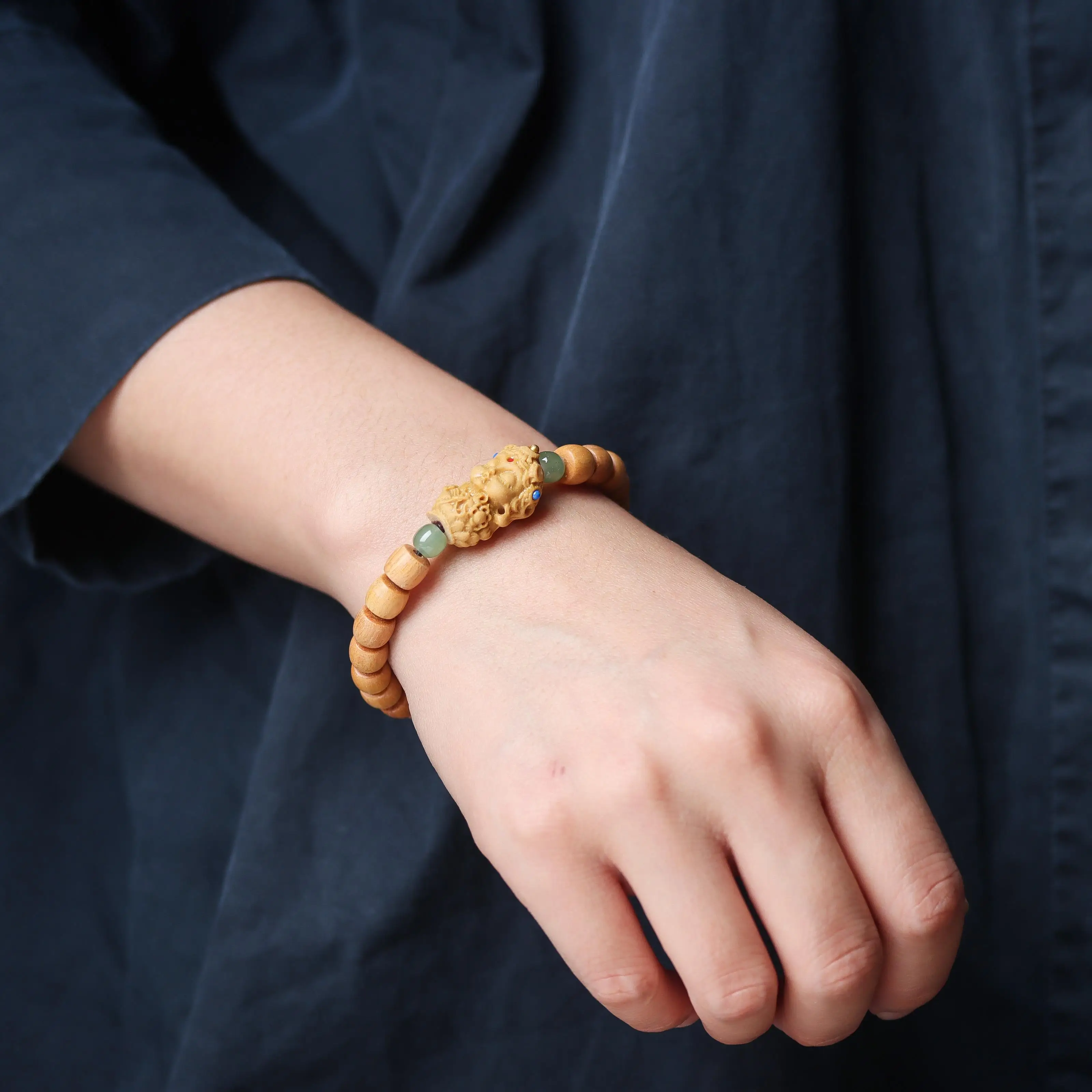 

Australia Sandalwood Straight Cut Beads Bracelet Carved Mother Single Circle Men and Women's Prayer Crafts Ornament