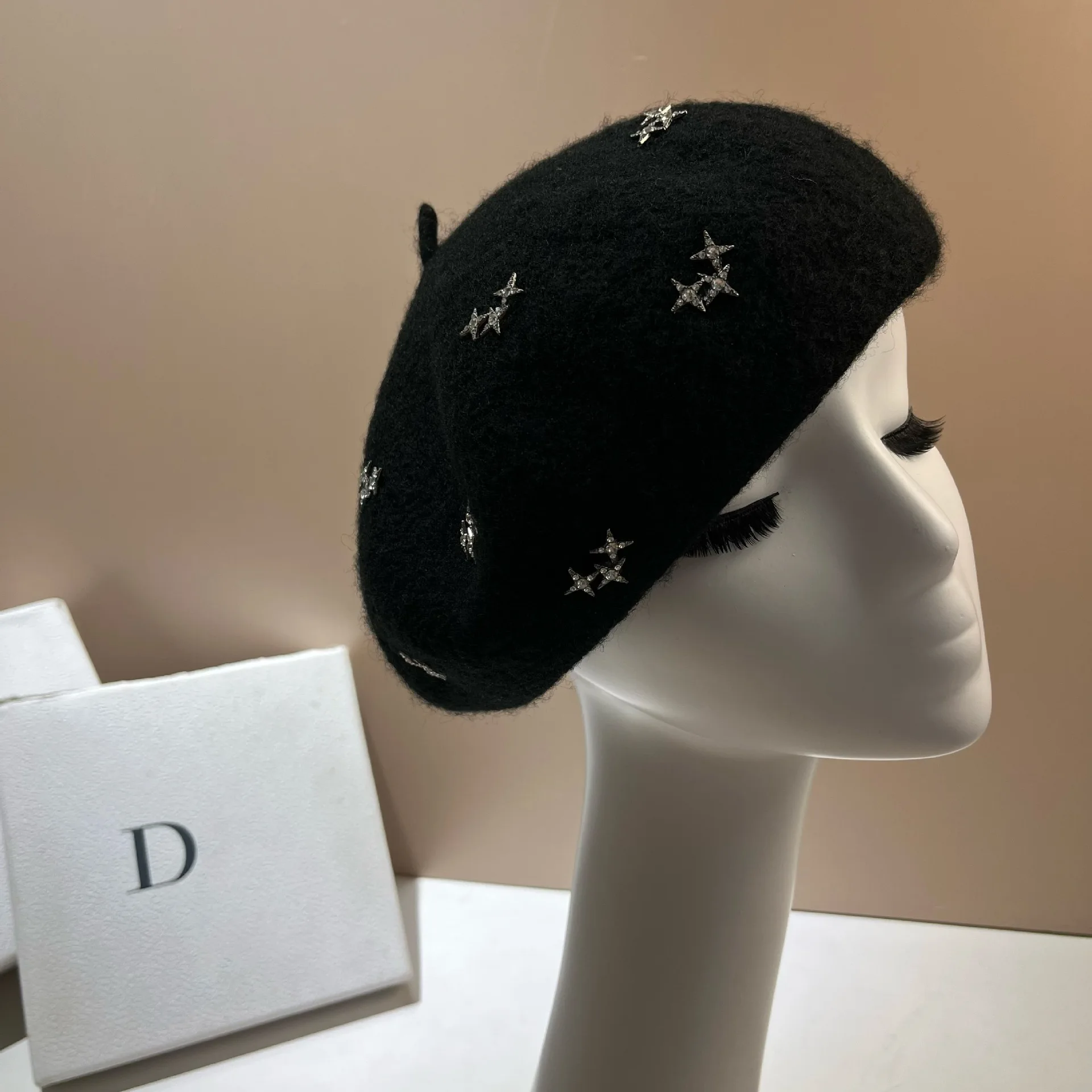 Luxus Strass Sterne Wolle Baskenmütze Winter warme Mütze Mode Frauen Baskenmützen Kappen vielseitige Mädchen Französisch Künstler Maler Hut