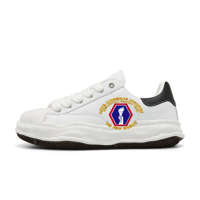 

Ретро-кроссовки 442-го воздушно-десантного пехотного полка, созданные в ретро-стиле, стильные, удобные и практичные.