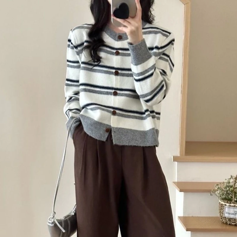 

Корейский бренд Y2K, полосатый вязаный кардиган, однобортные короткие куртки в консервативном стиле для женщин и девочек, осенне-зимняя верхняя одежда, элегантная