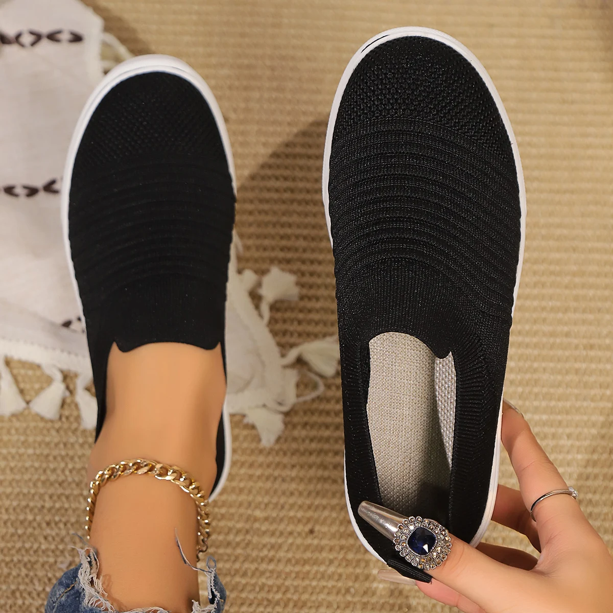 Women Sneakers Spring and Autumn New Slip-on Breathable Sneakers Women Outdoor Comfortable Casual Flat Plus Size Shoes for Women