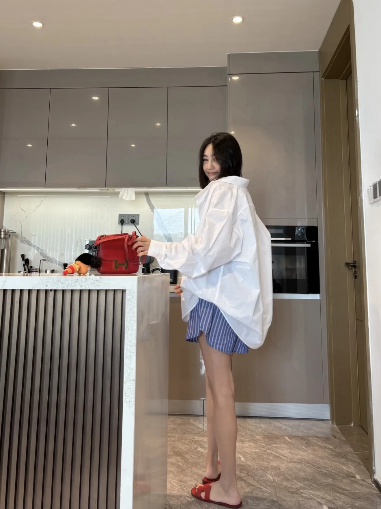 

Asymmetric Collar Loose Fit Sun Protection Long Sleeve Pure Cotton Slimming White Shirt for Women Fashionable Casual Style