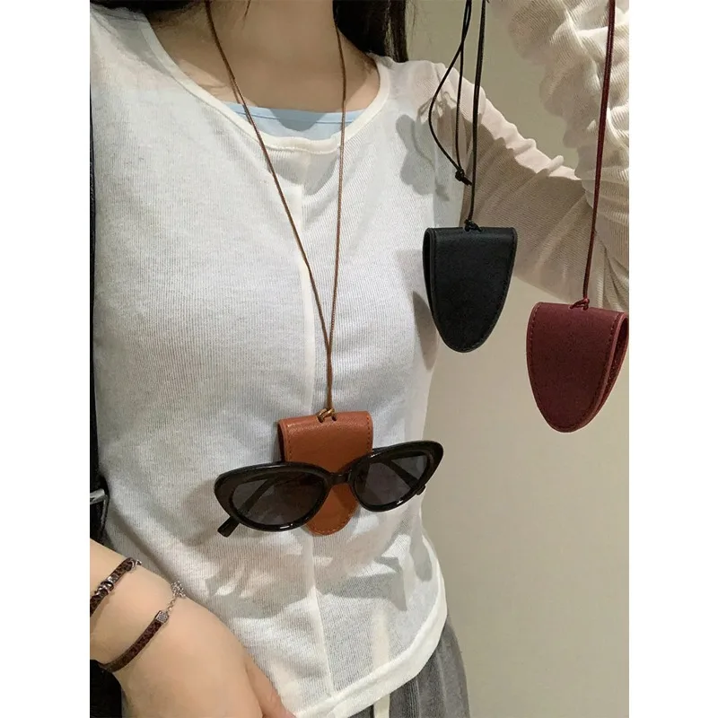 Neck Hangable Magnetic PU Leather Glasses Storage Pouch, Portable Travel Sunglasses Holder Pendant for Men Women