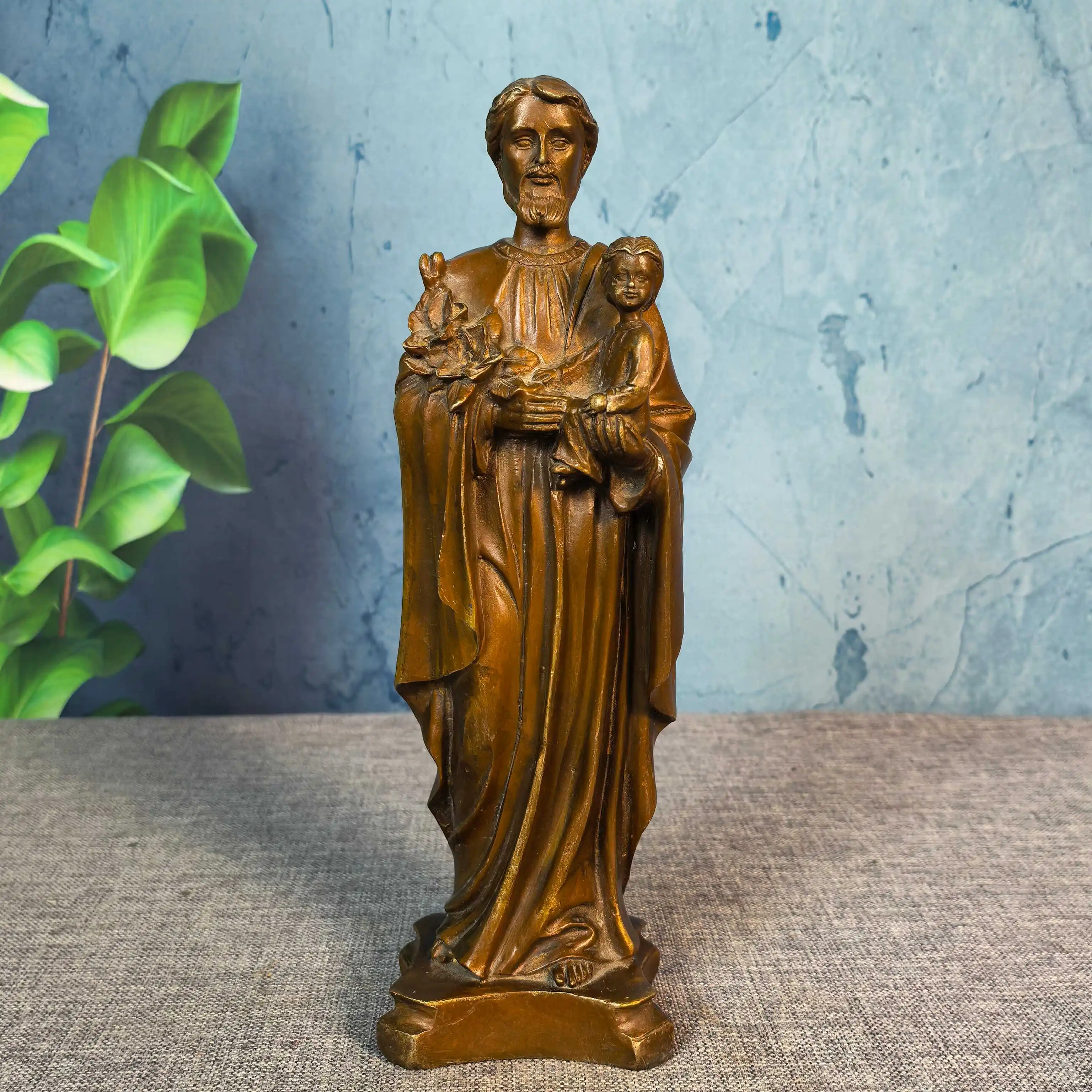 Brass Priest Statue - Exquisite Home Décor for Living Room, Entryway & Study - Elegant Figurine for Stylish Interior Decoration
