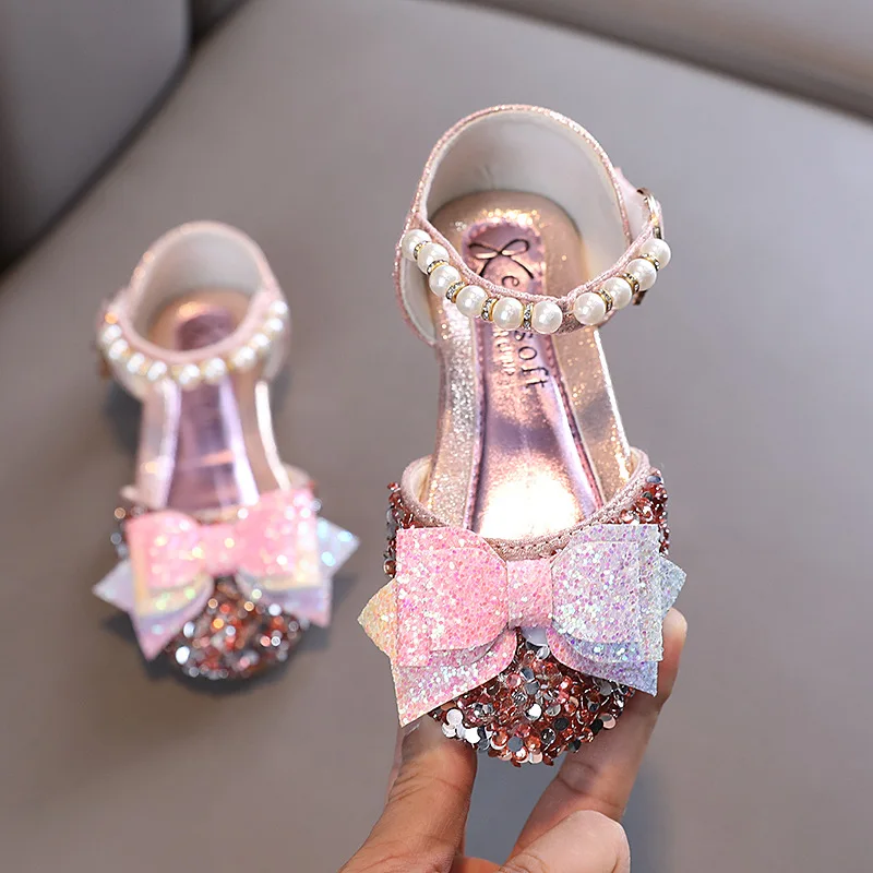 

2023 New Summer Girls Sandals Bling Pearls Bow Princess Shoes Baby Dance Performance Shoes Sequins Flat Sandals H537