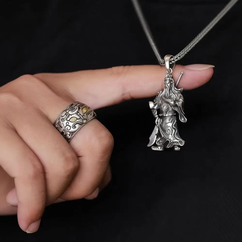 Mens Vintage Guan Gong Pendant Necklace Solid Alloy Cool Chinese Warrior Totem Fashion Jewelry Lucky Amulet Masculine