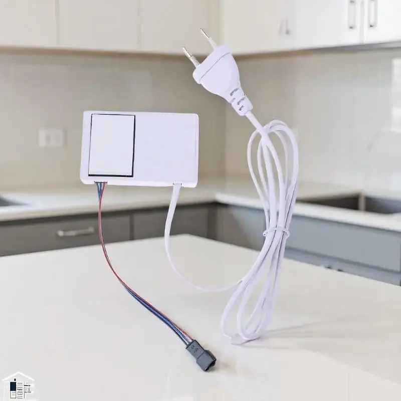 革新的な12V、1A LEDライトミラーヘッドライト、静電容量センサー搭載。バスルームのタッチセンサー式スイッチに最適。