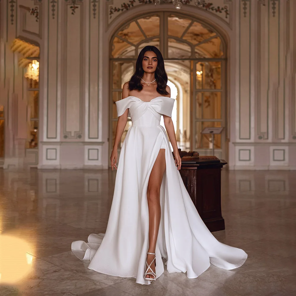 2025, trendiges, schulterfreies, ärmelloses Brautkleid aus Satin, trägerlos, mit Schleife und seitlichem Schlitz, langer Schleppe, elegantes Luxus-Brautkleid