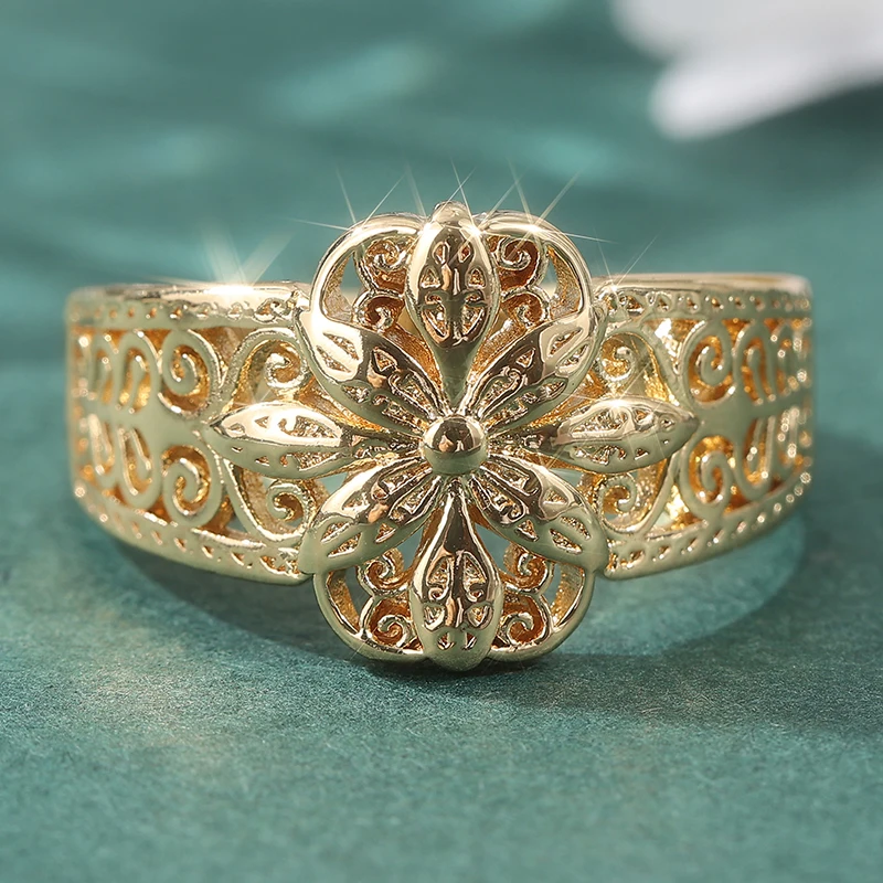 Funkelnder Mikro-PVae-CZ-Blumen-Damenring Trendiger Goldfarbener Hohler Alltags- und Party-Schmuck Jubiläumsgeschenk – Detail 1