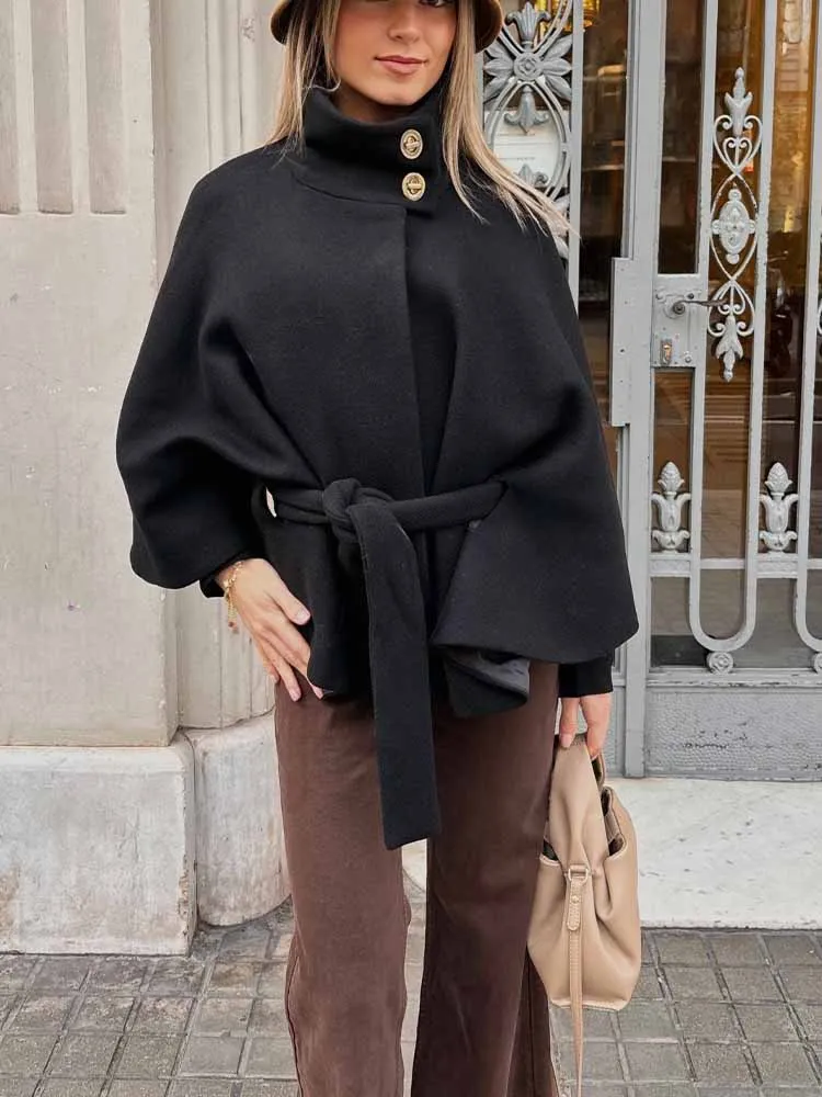 

Зимний новый европейский и американский стиль прибывает модное и простое женское короткое пальто с высоким воротником и поясом.