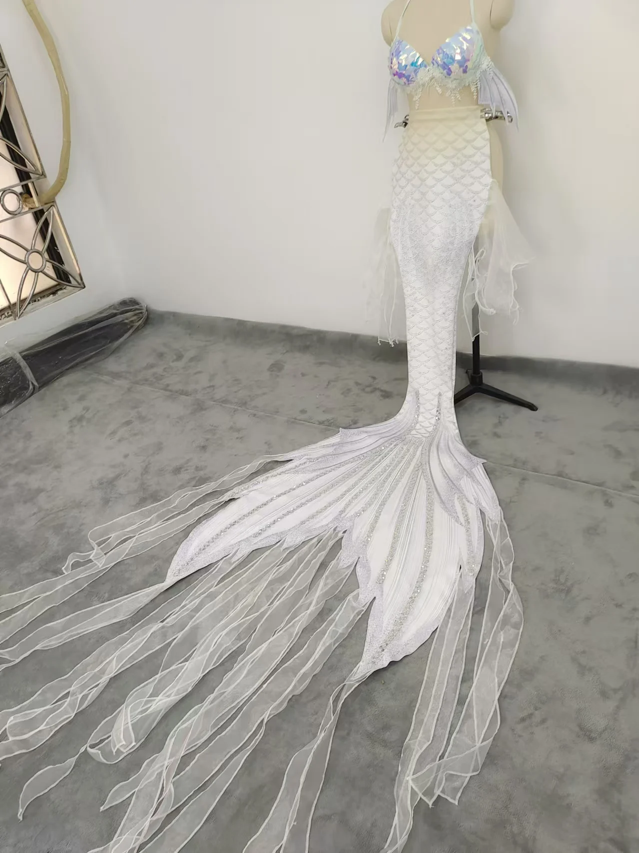 Customized white sequined wedding dress for children and adults, mermaid fish tail, fish skin, aquarium performance outfit