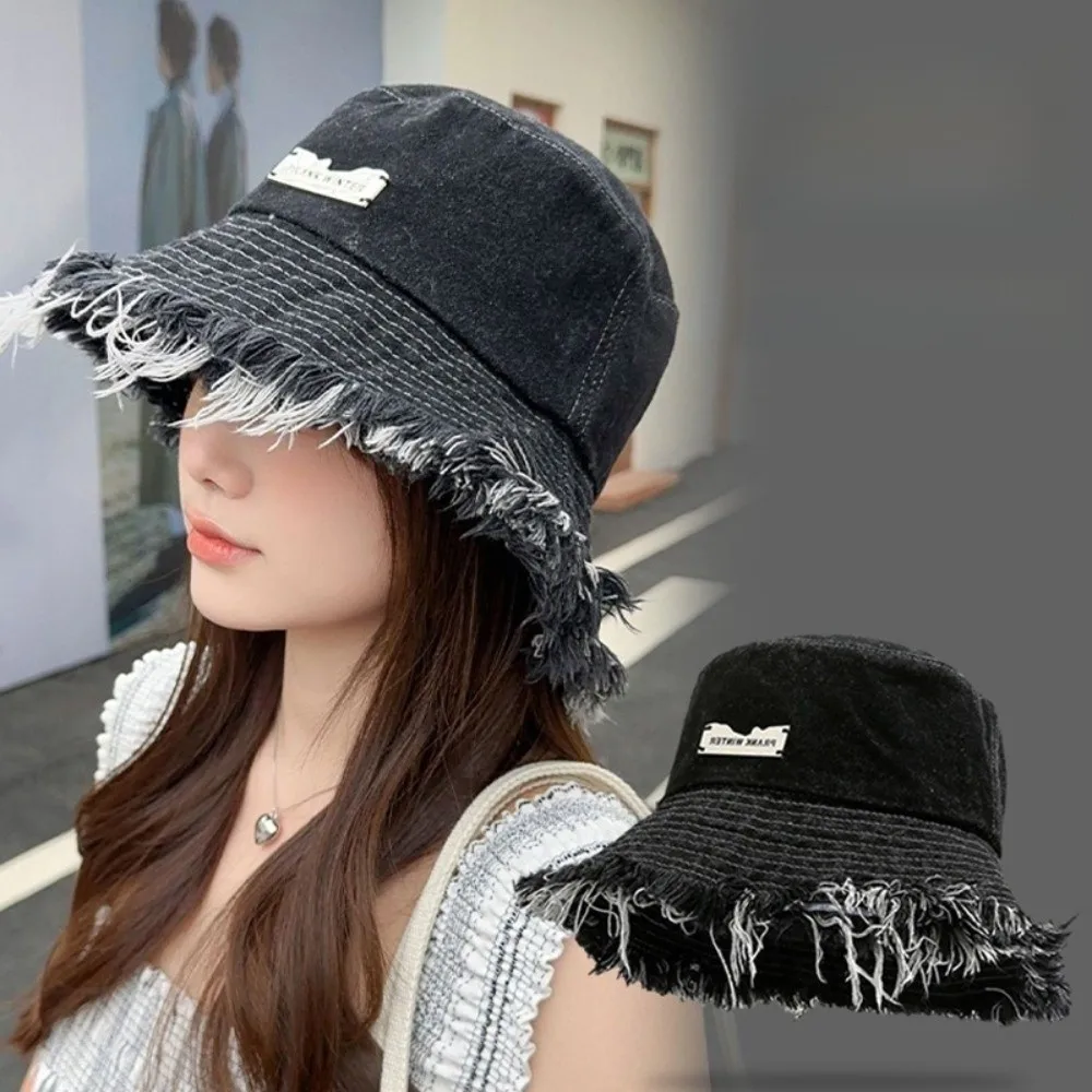 Neuer Raw-Edge Washed Denim Hut, Denim-Blauer Bucket Hat mit Fransen, Lässiger Sonnenhut für die Frühjahrssaison