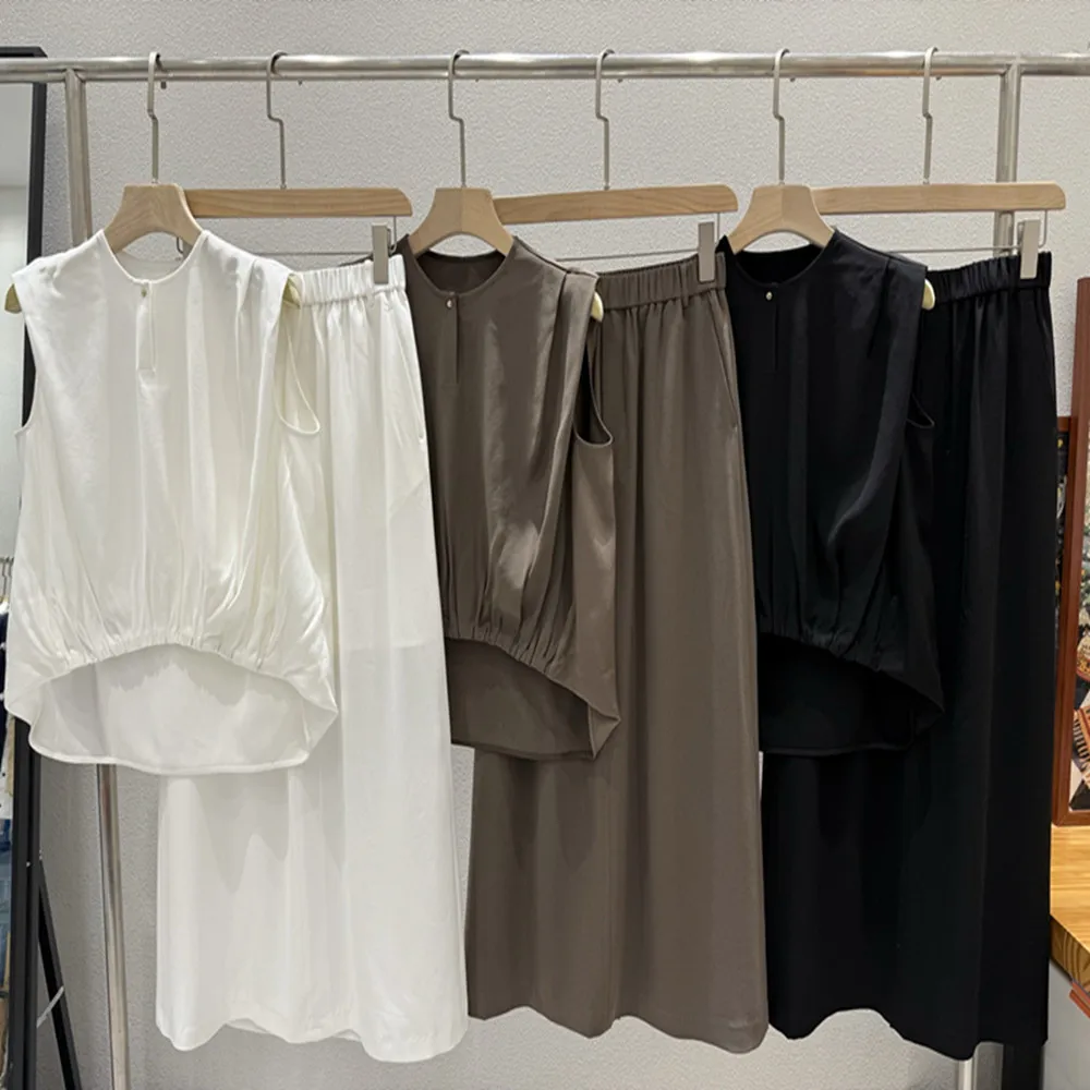 

Women's Crew-Neck Sleeveless Top / Elastic WaistSplit Skirt 2-Piece Set