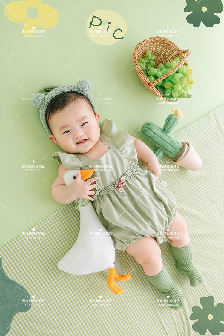 Fresh outing green checkered duckling female treasure 100 day old photography clothing props 신생아촬영