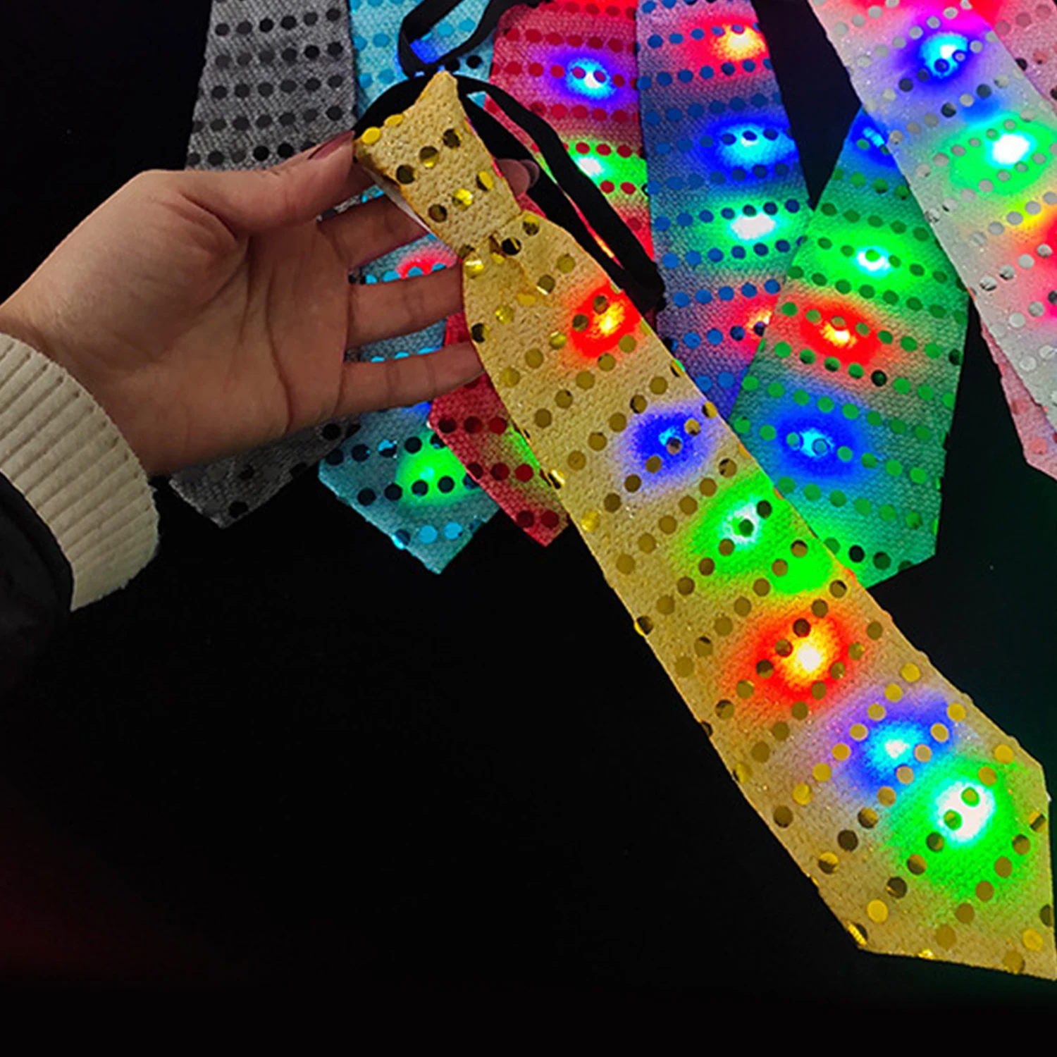 1Pcs LED Bowtie Flashing Light Up Sequin Necktie LED Bow Tie Necktie Club Bar Xmas Party Women Tie Wedding Bowtie Luminous Gift