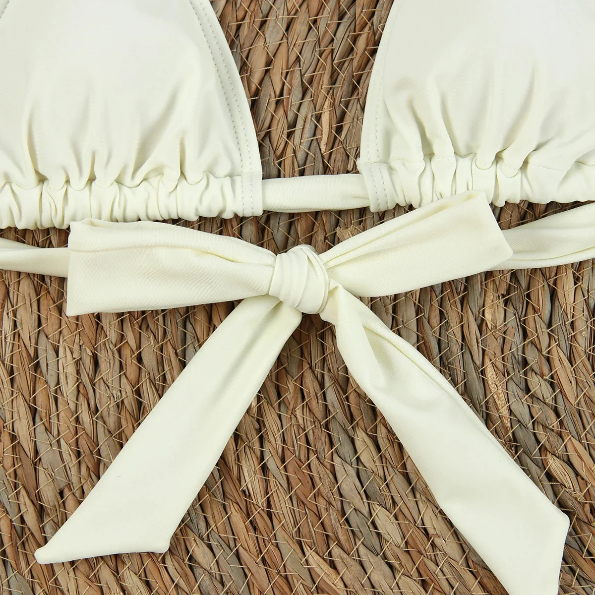 بيكيني مثير أبيض صغير ثونغ ملابس سباحة نسائية 2025 ملابس سباحة جديدة بأكمام طويلة ملابس شاطئ بكيني للسيدات