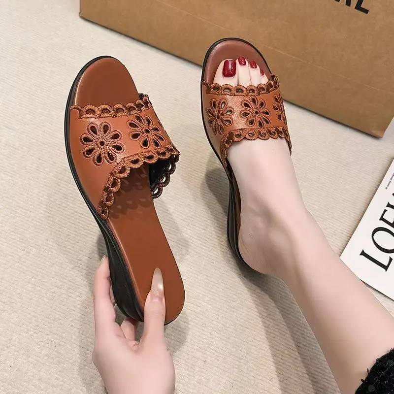 

Women Big Size Leather One Word Slippers Sandals Summer New Soft Sole Non Slip Wedges Hollow Out Retro Outdoor Slippers Sandals