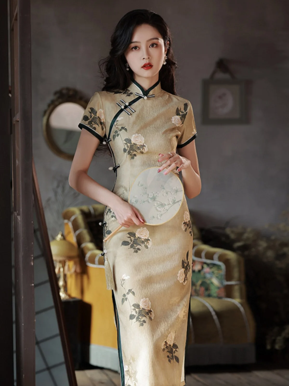 

Женское традиционное длинное платье-ципао с обновленным цветочным узором в стиле ретро, вдохновленное китайской культурой, для повседневной носки летом