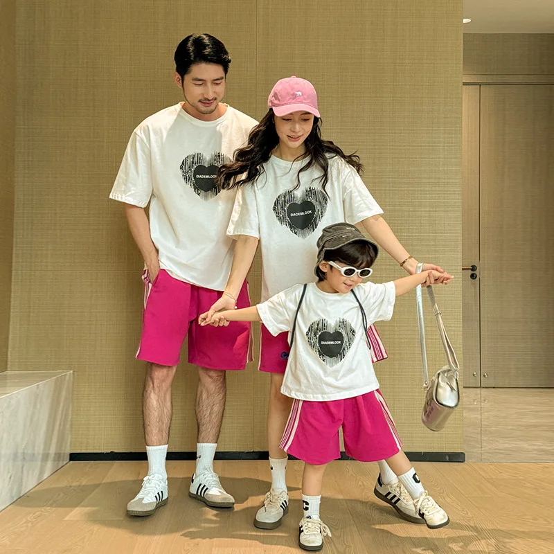 Heart Family Clothes 2024 Summer Dad Mom Dad and Son Daughter T Shirts Shorts Two Piece Outfits Korean Children Clothing Sets