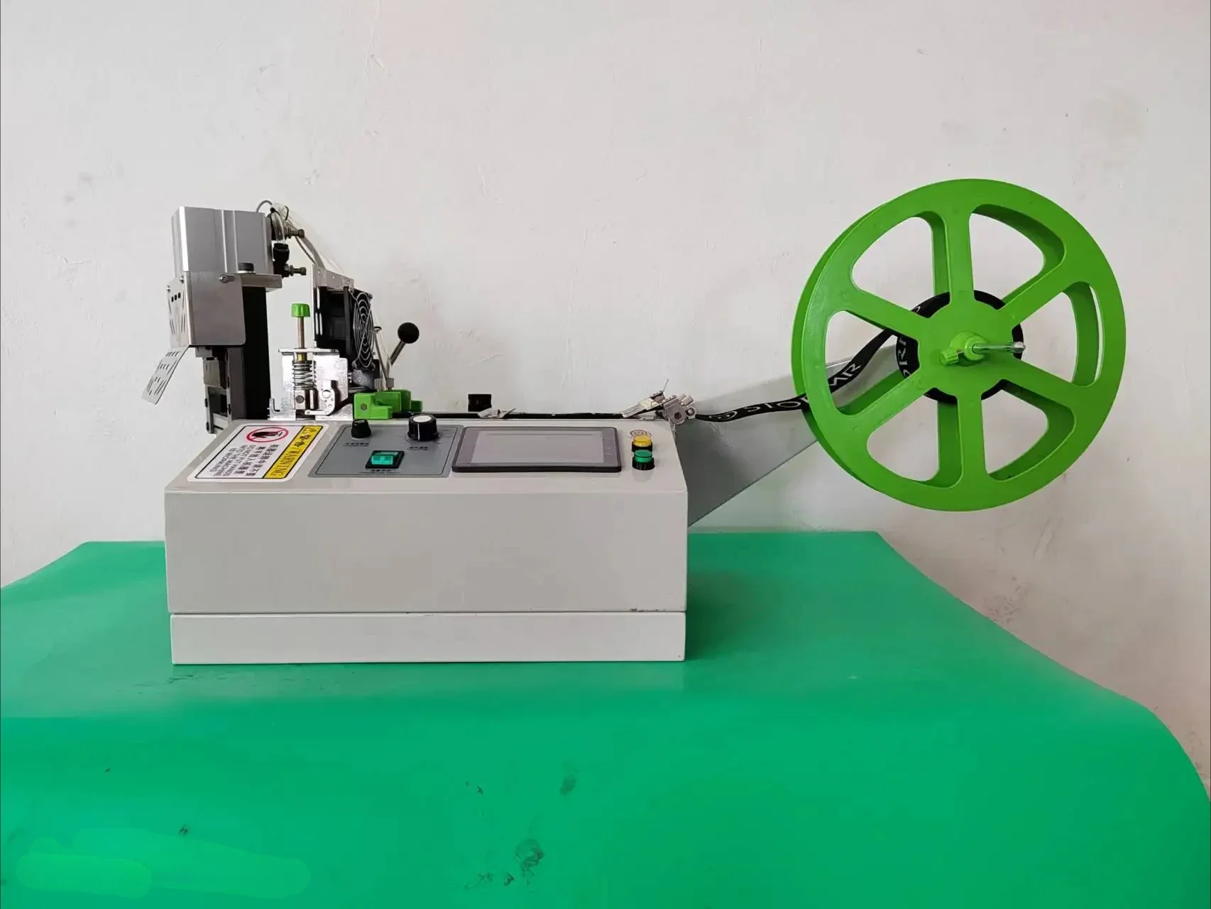 

Best Seller First 120-L Touch Screen Automatic Cloth Belt Oblique Cold And Hot Cutting Machine,ribbon Nylon Webbing Magic Adhesi