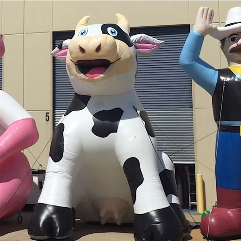 La mascotte gonfiabile del fumetto della mucca da latte gonfiabile gigante su misura fa esplodere il toro del bestiame per la pubblicità di promozione agricola