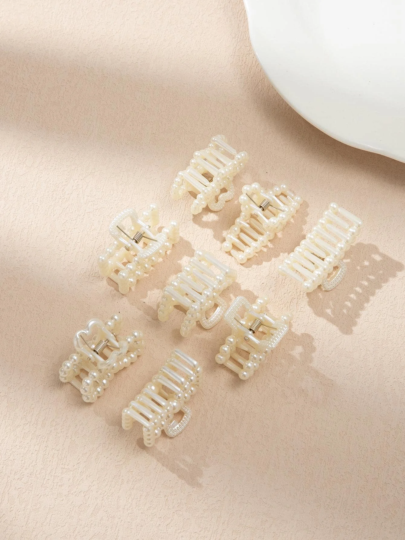 

8pcs Faux Pearl Hair Claw Clips Elegant Women Hair Accessories For Daily Wear