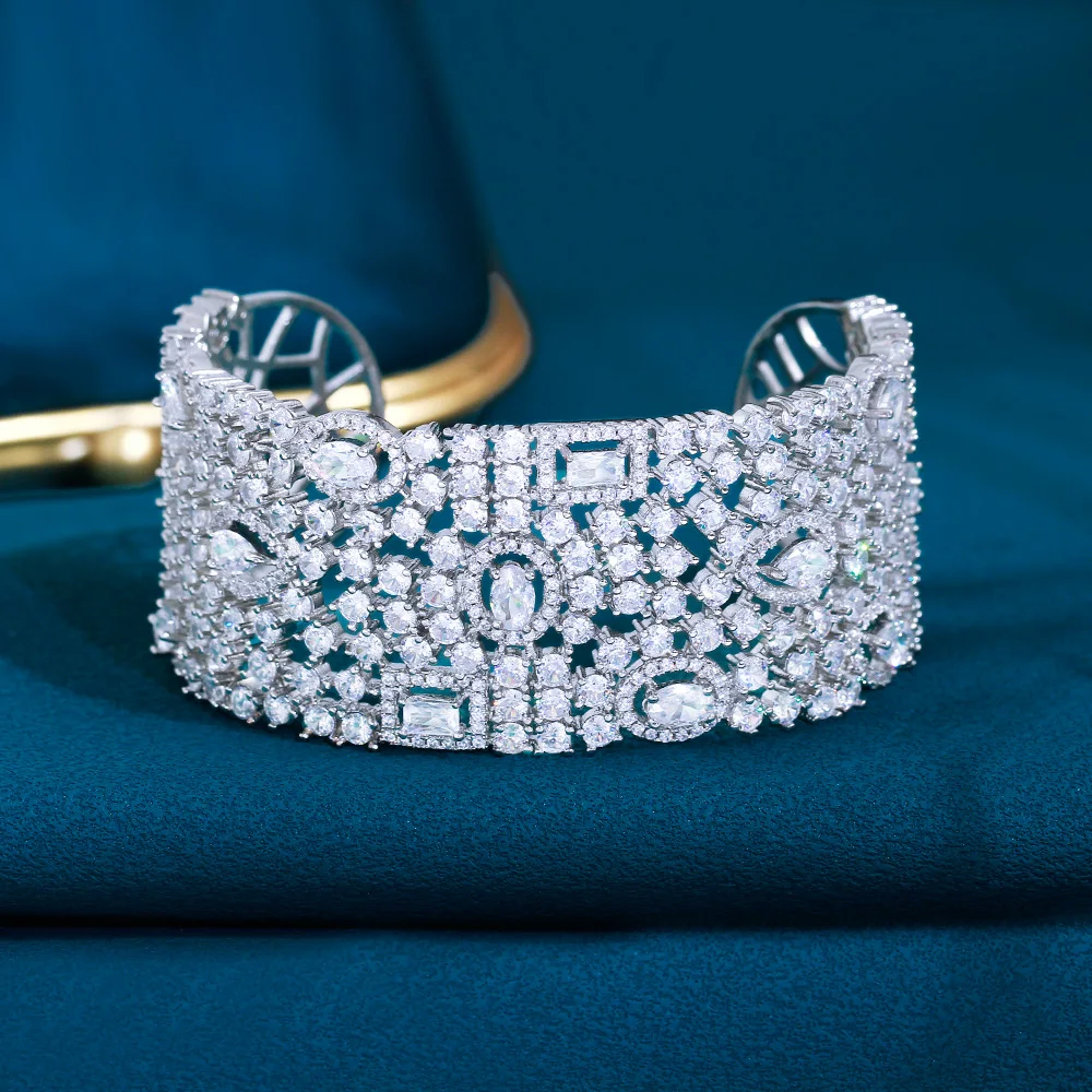 CWWZircons Luxuriöse Statement-Armreifen mit Kubikzirkonia-Besatz, breite, große Braut-Hochzeits-Manschettenarmbänder für Frauen, Dubai Goldfarbe BG067 – Detail 4