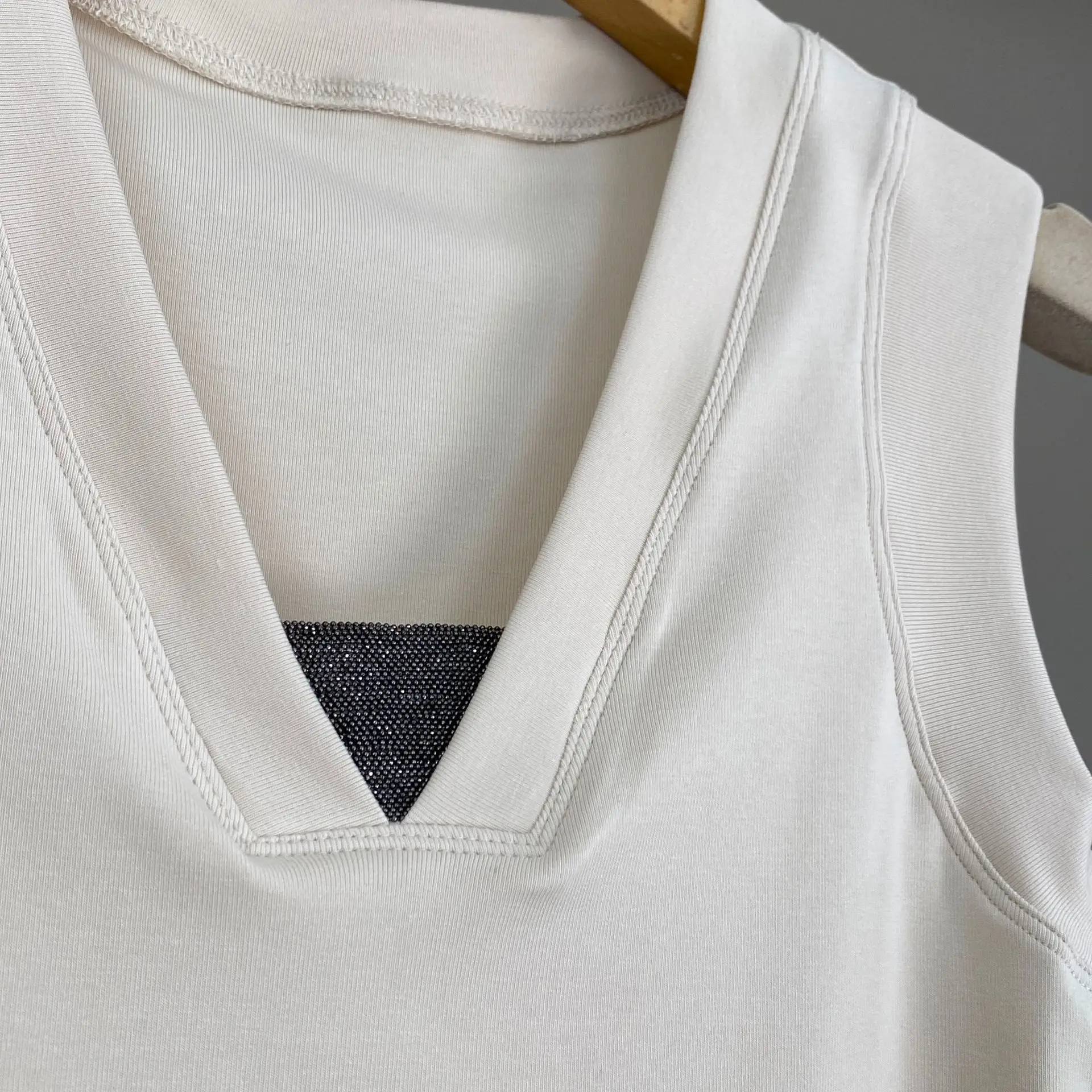 New Spring/Summer Beaded V-Neck Linen Beaded Stylish Comfortable Versatile Knit Top For Women