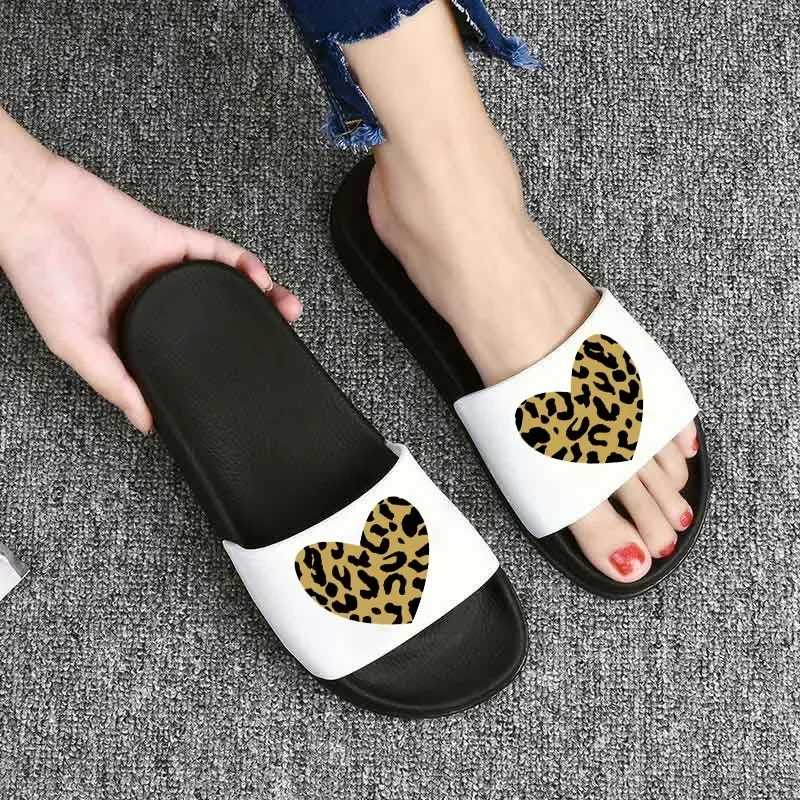

Summer slippers women Cute leopard love slippers home Indoor slides Non-slip PVC ladies sandalias Beach Slides Flip Flops