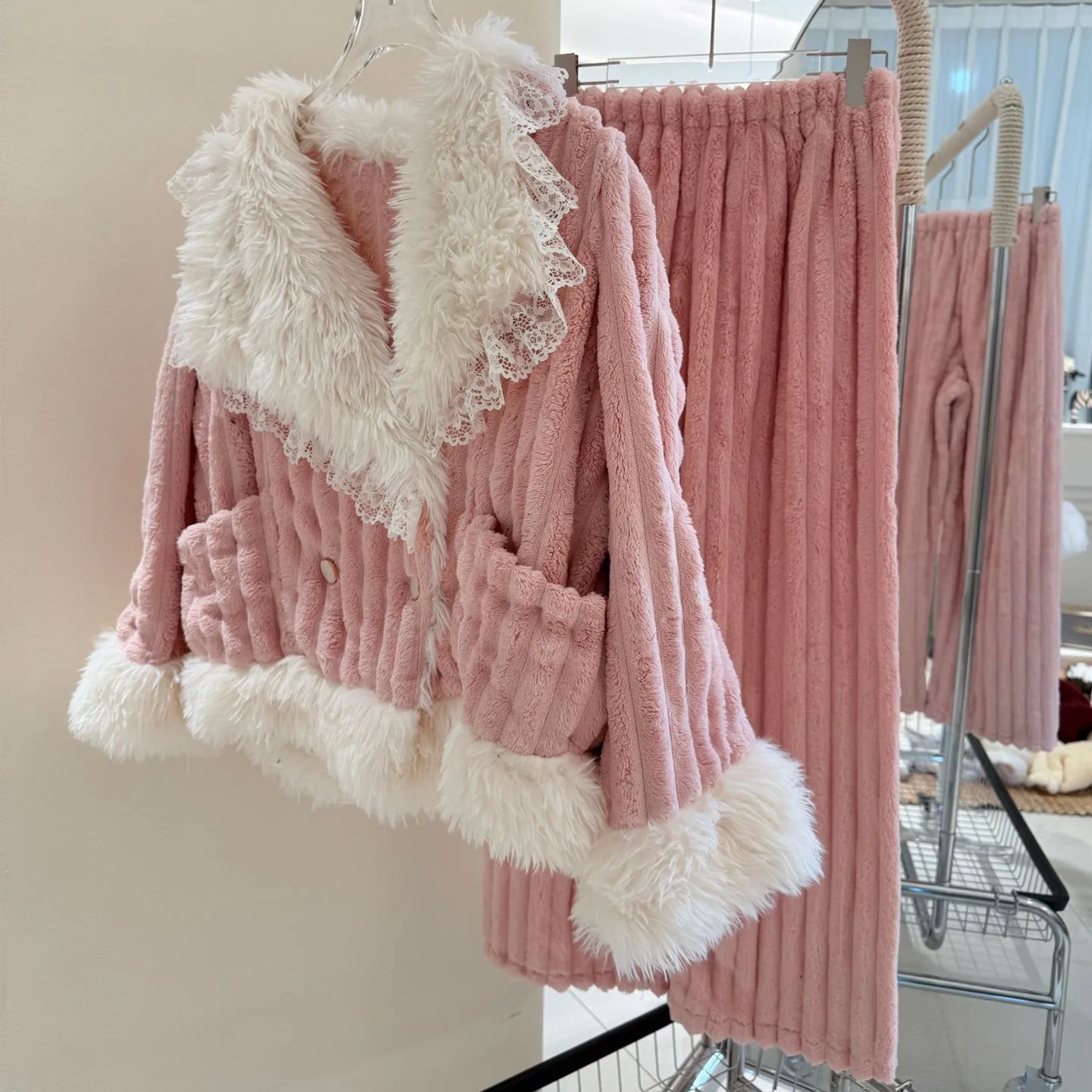 pyjama-d'hiver-en-molleton-de-corail-epais-et-rose-pour-femme-ensemble-de-vetements-de-maison-de-style-francais-chaud-peut-etre-porte-a-l'exterieur