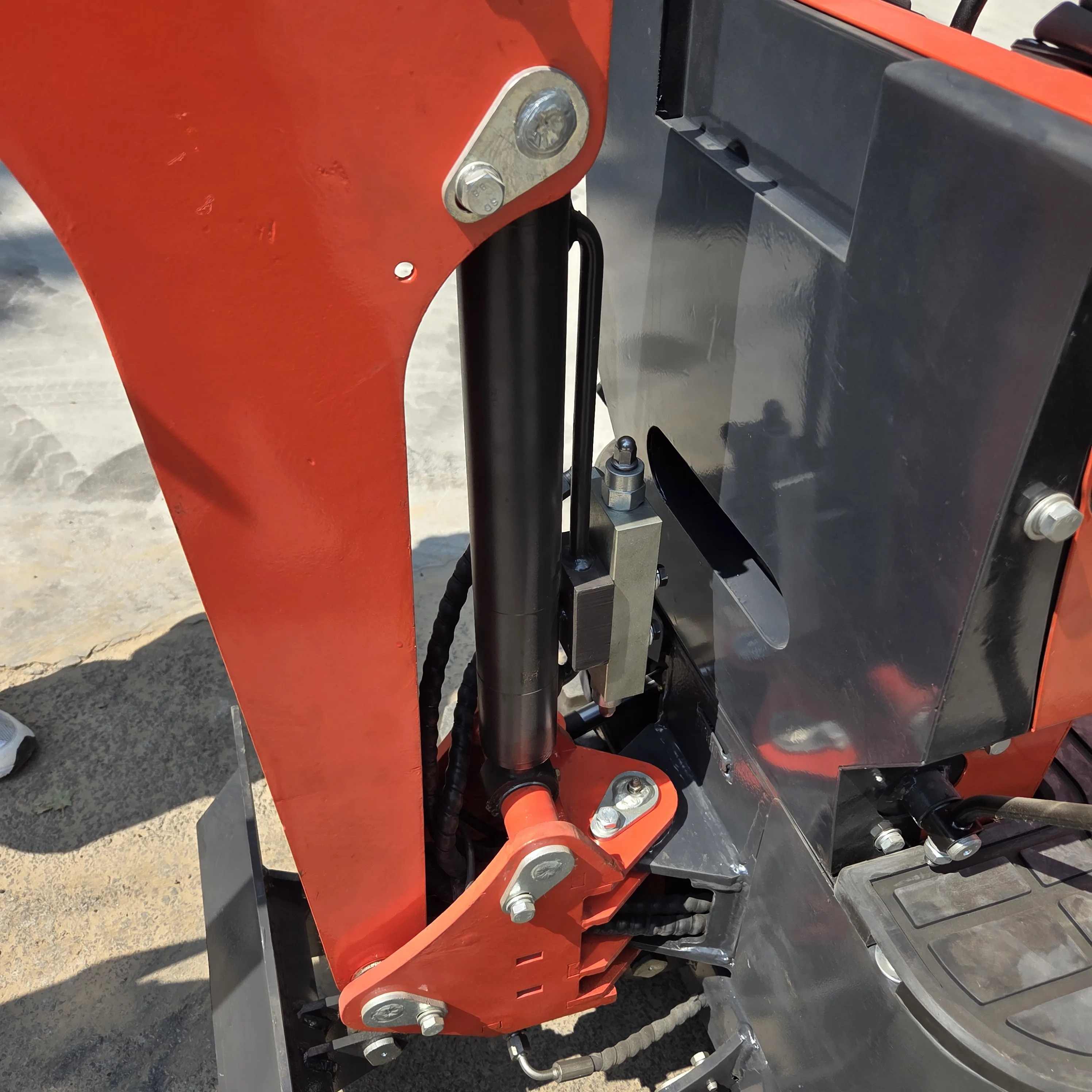 Customizable 0.8T EPA Mini Excavator (Tailless) – Ideal for Urban & Landscaping Projects Flexible and ConvenientHigh Efficiency