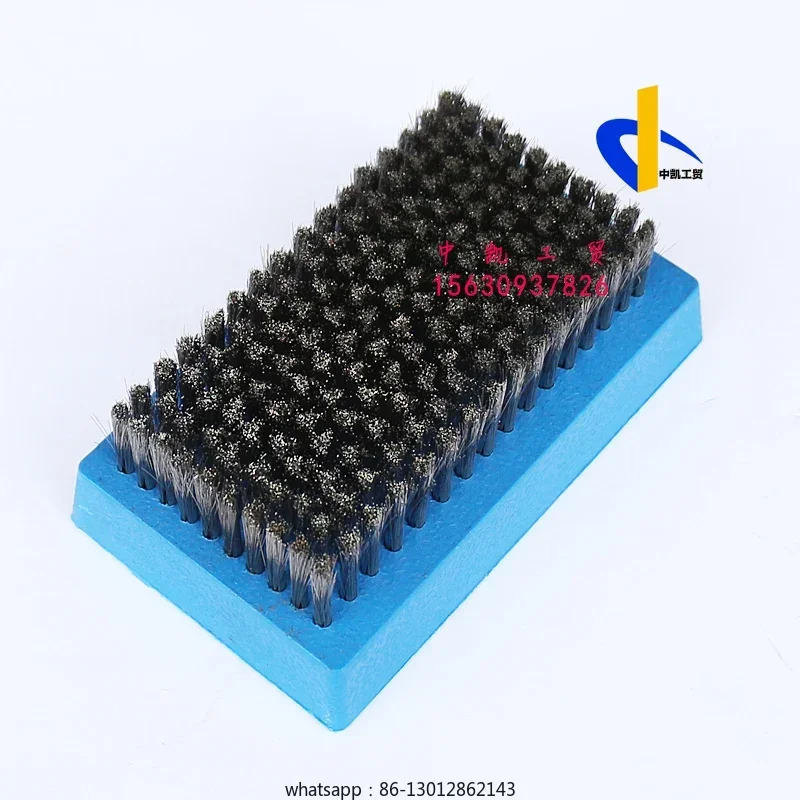 

Щетка с пластиковой ручкой, щетка из стальной проволоки, печать на обоях, чистка сетчатого валика, диаметр проволоки 0,076, коррозия и влажность.