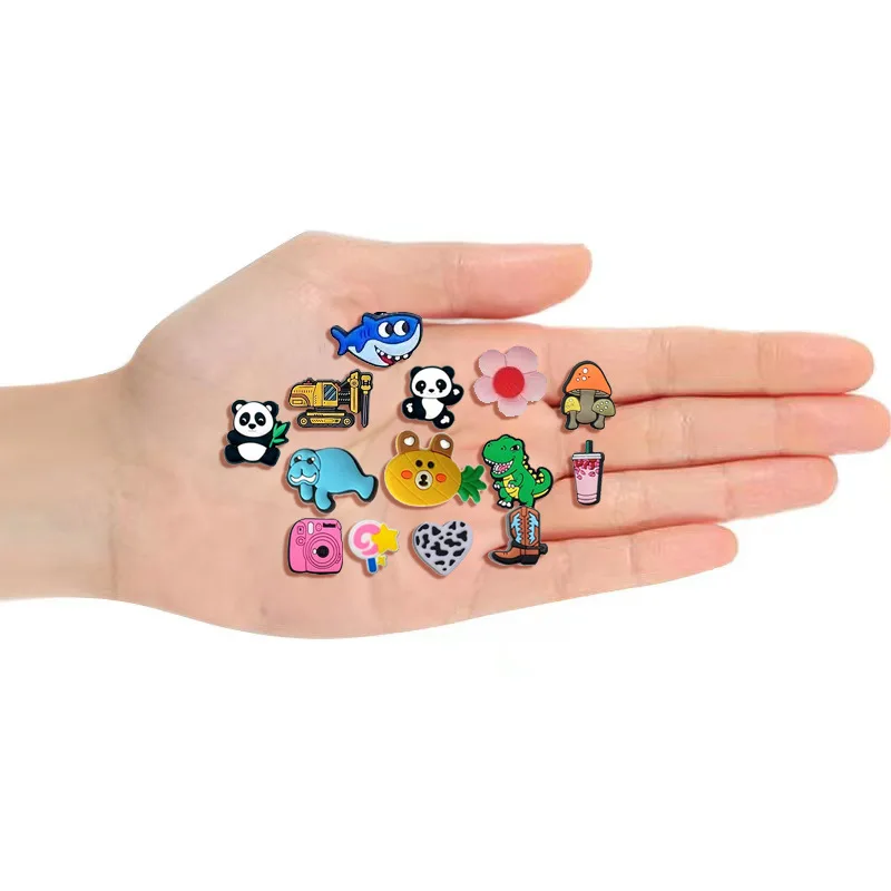 Surprise blind box Clogs charms DIY รองเท้าดอกไม้ตกแต่งหัวเข็มขัดที่ถอดออกได้สําหรับ Clogs ตกแต่งเด็กของขวัญ