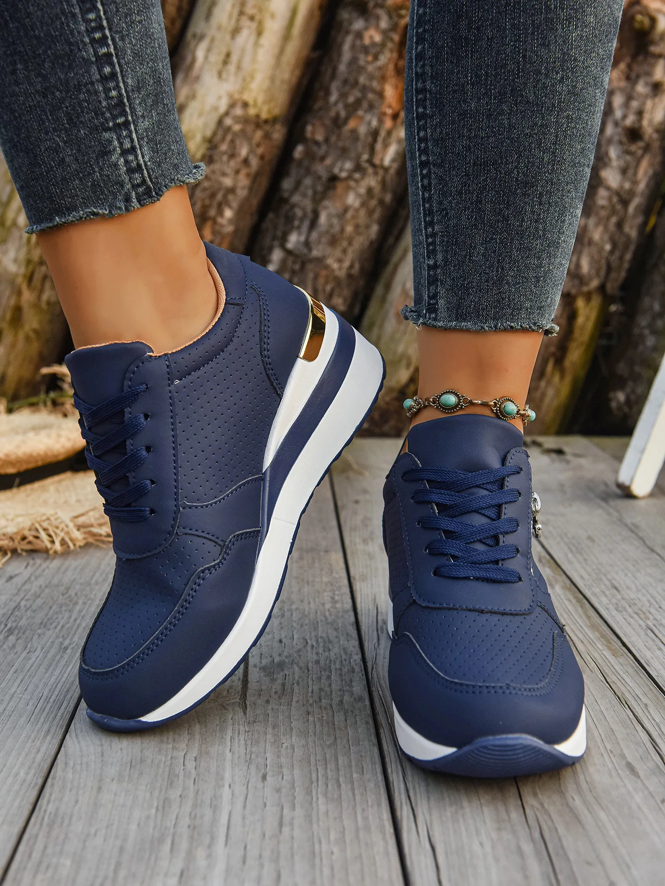 Women's large-sized thick-soled sports and casual shoes 2025, fashionable lace-up single shoes, fashionable sports shoes