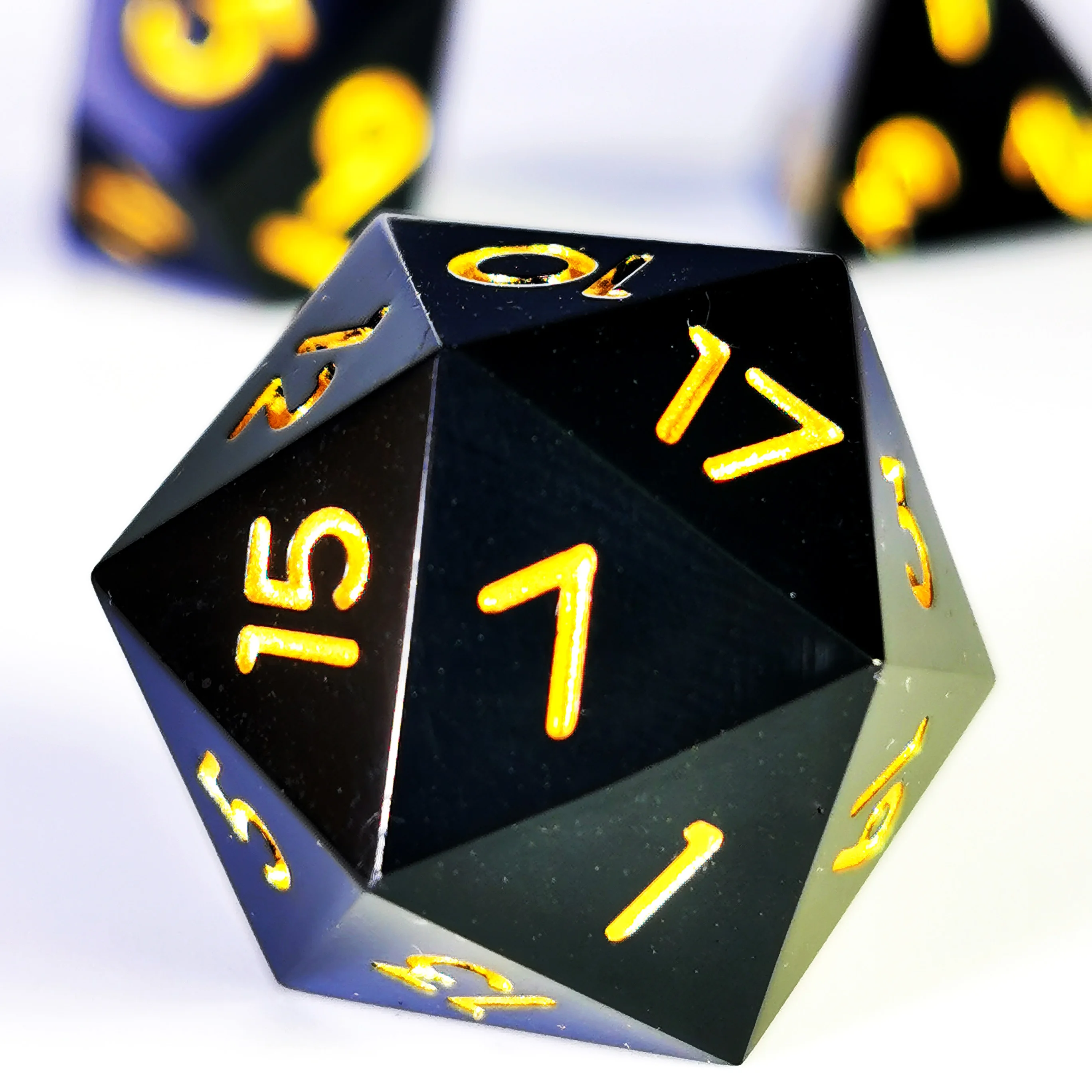 Zestaw kości DnD Czarna żywica ze złotymi cyframi - 7 kości wielościennych do gier RPG Dungeons and Dragons
