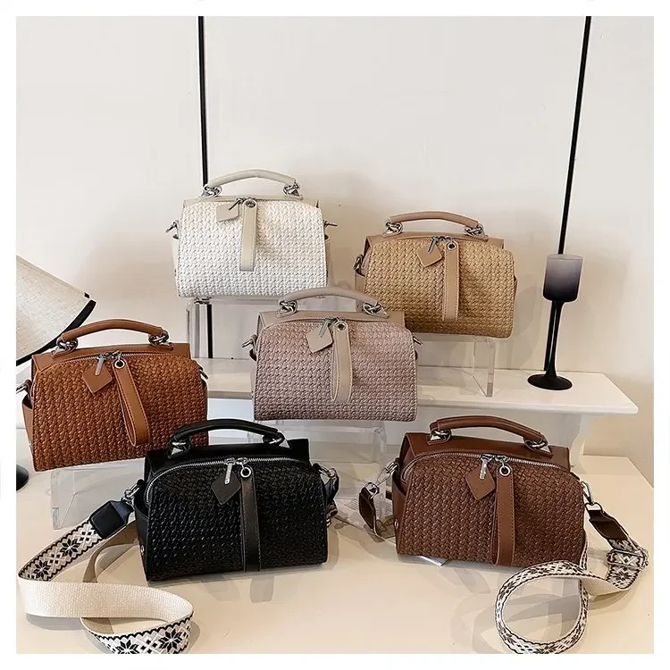 

2025 Summer 2267 Mixed Material Light Luxury Women's Weaving Fashion Versatile New One Size Boston