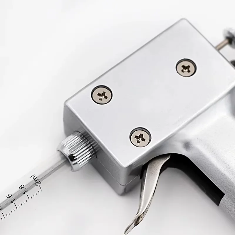 Pistola AI per pollame in metallo regolabile per attrezzature agricole Iniettori per sperma Pistola per inseminazione artificiale di pollo in vendita