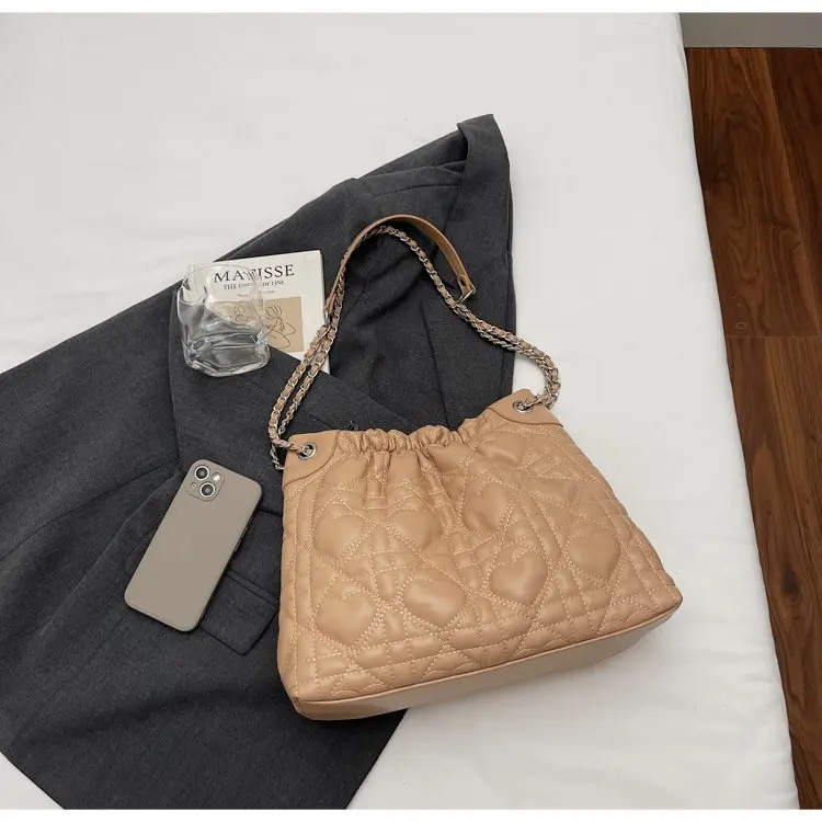 Stilvolle und schlichte Damentaschen mit Kette, vielseitige One-Shoulder-Taschen, schräge Spanntaschen für Pendlerinnen