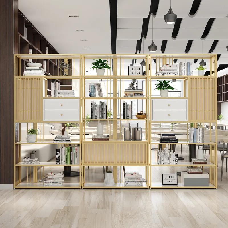 Ufficio minimalista nordico con ripiano divisorio per libreria a cassetti