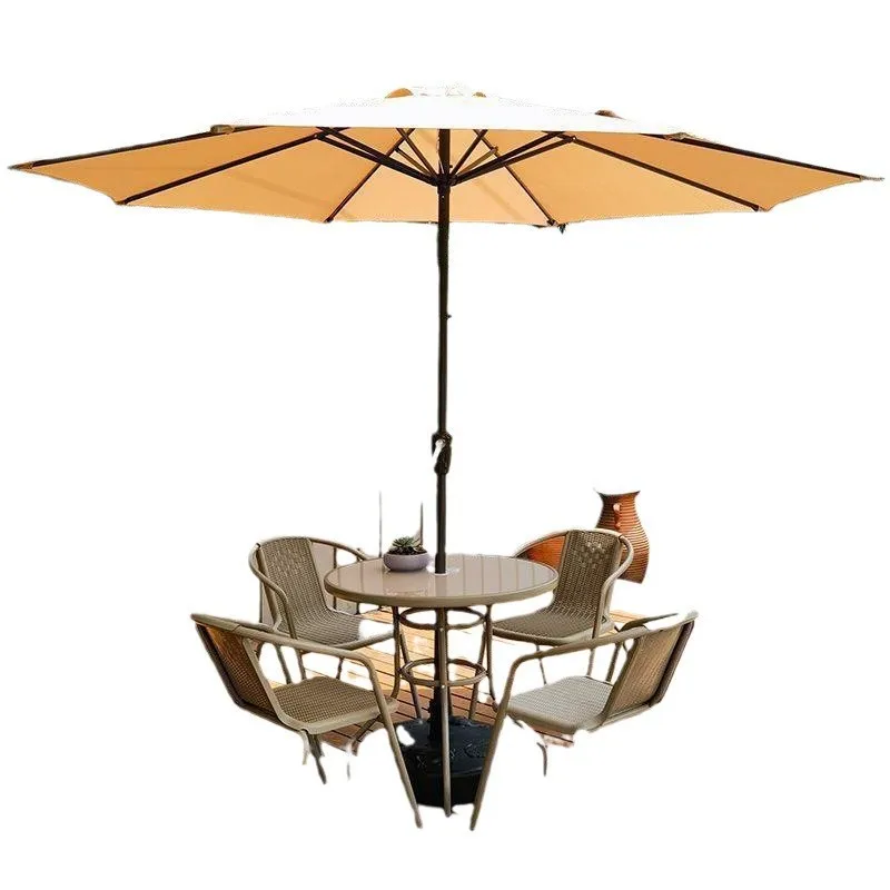 Gartenmöbel-Set mit Tisch, Stühlen und Sonnenschirm für den Außenbereich, ideal für Garten, Freizeit und Open-Air-Cafés.