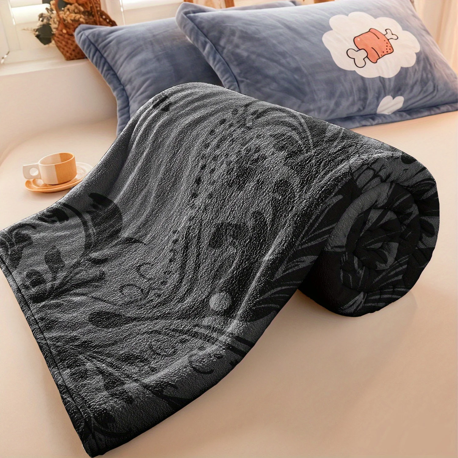 Ultra-soft Flannel and Milk Velvet Blanket, Anti-static All-season Throw, Suitable for Bed, Sofa, and Office. Lightweight and Wa