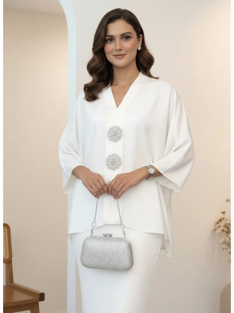 

Весенняя женская блузка 2026 года, белая, с V-образным вырезом, рукавом 3/4, оверсайз, с отделкой стразами, из атласа, роскошная, элегантная, вечерняя
