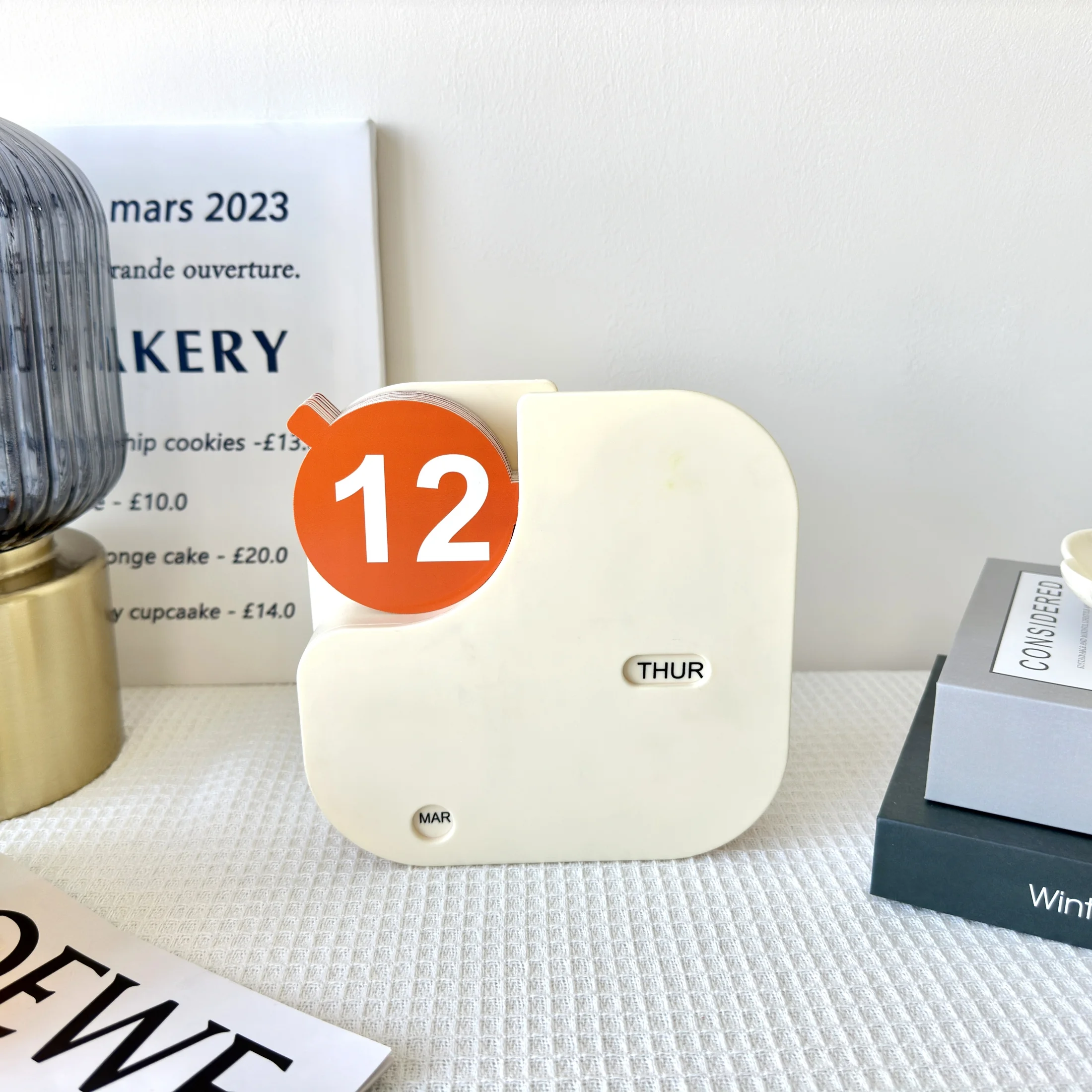 1pc Desk Calendar Flip Classic Perpetual Plastic Calendar for Home and Office Use, Housewarming Gift, Kitchen Desk Decor