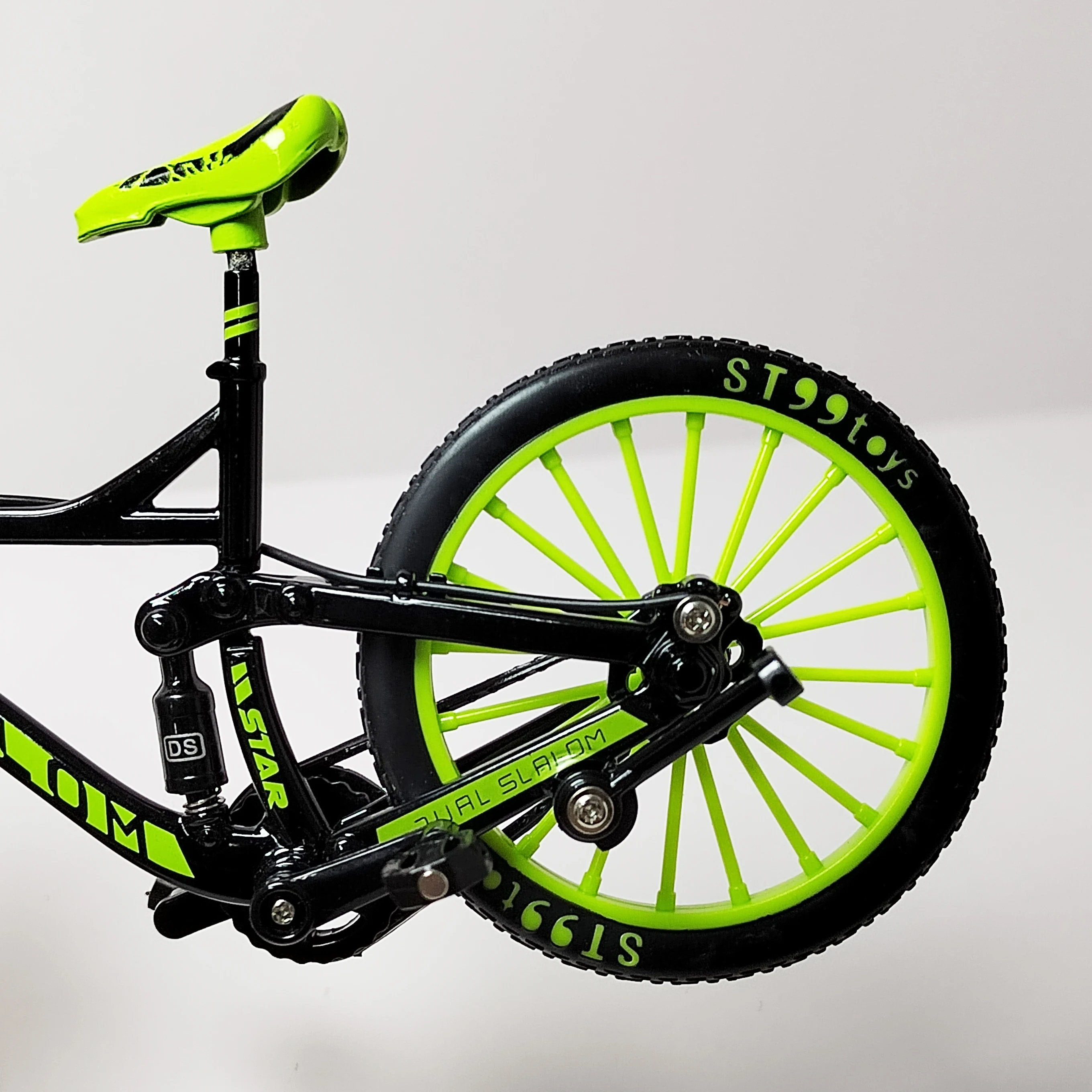 1:8 Colorful Mountain Bicycle Model Green Bike Diecast Alloy Finger Bicycle Ornament Collection Gift for Children Boy Toy