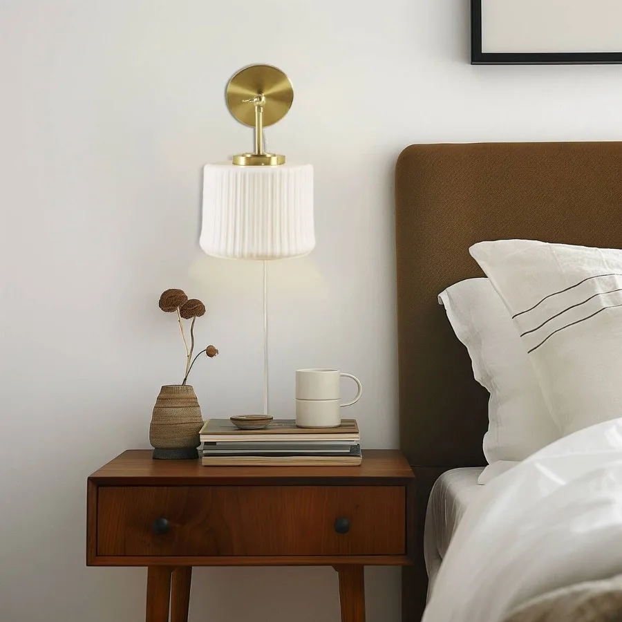 Applique murale en céramique blanche avec bras oscillant réglable