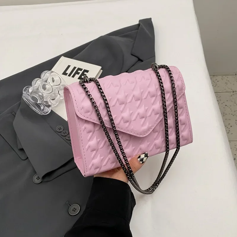 

Женская сумка через плечо с новой цепочкой